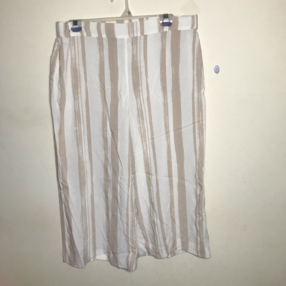 Chicos 2 L 12 large capris vertical brush stripe white taupe tan relaxed fit